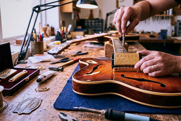 Como Criar Edições Comemorativas de Instrumentos Restaurados com Temas Exclusivos